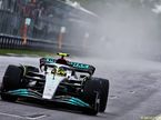 Льюис Хэмилтон за рулём Mercedes W13 на трассе в Монреале