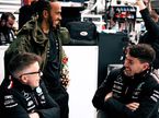 Льюис Хэмилтон и инженеры Mercedes, фото пресс-службы команды