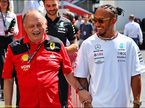 Руководитель команды Ferrari Фредерик Вассёр и Льюис Хэмилтон