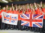 Команда McLaren празднует победу Льюиса Хэмилтона