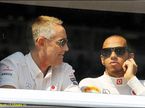 Руководитель McLaren Мартин Уитмарш с Льюисом Хэмилтоном