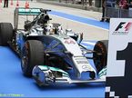 Льюис Хэмилтон за рулём Mercedes W05 после финиша Гран При Малайзии