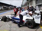 BMW Sauber во время тренировок на Нюрбургринге