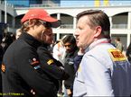 Глава гоночных программ Pirelli Пол Хембри с Дженсоном Баттоном