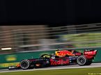 Александер Элбон за рулём машины Red Bull Racing на Гран При Абу-Даби, 2019 год