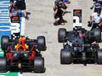 Машины Макса Ферстаппена и Льюиса Хэмилтона после квалификации в Сильверстоуне