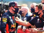 Кристиан Хорнер поздравляет Макса Ферстаппена с победой