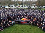 Команда Red Bull отмечает победу Макса Ферстаппена на базе в Милтон-Кинсе, фото пресс-службы Red Bull