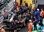 В субботу машину Переса доставили в боксы Red Bull на эвакуаторе, фото XPB