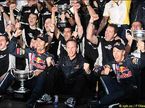 Команда Red Bull празднует победу