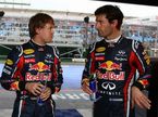 Себастьян Феттель (слева) и Марк Уэббер в паддоке Мельбурна