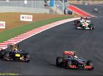 Льюис Хэмилтон (McLaren) и Себастьян Феттель (Red Bull Racing) на Гран При США