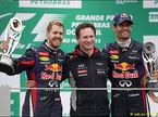 Себастьян Феттель, Кристиан Хорнер и Марк Уэббер на подиуме Гран При Бразилии
