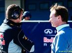 Кристиан Хорнер у закрытых боксов Red Bull Racing
