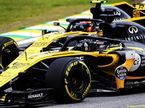 Машины Renault на трассе Гран При Бразилии