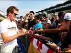 Нико Хюлкенберг на автограф-сессии в Венгрии