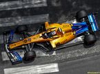 Карлось Сайнс за рулём McLaren на трассе Гран При Монако