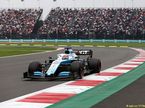 Джордж Расселл за рулём Williams FW42 на трассе в Мехико