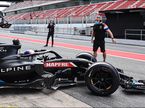 Даниил Квят за рулём Alpine F1 на тестах  Pirelli