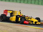 Роберт Кубица за рулем Renault R30 в Валенсии