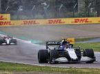 Джордж Расселл за рулём машины Williams на трассе в Имоле