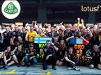 Команда празднует двойной подиум Lotus в Гран При Германии
