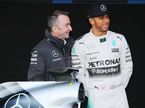 Падди Лоу (слева) и Льюис Хэмилтон на презентации F1 W06