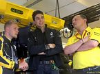 Кевин Магнуссен, Эстебан Окон и Фред Вассёр, руководитель команды Renault Sport F1