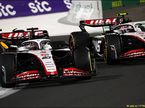 Гонщики Haas F1 сражаются за позицию