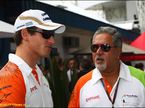 Адриан Сутил с руководителем Force India Виджеем Мальей