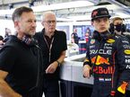Кристиан Хорнер, Хельмут Марко и Макс Ферстаппен в боксах Red Bull на тестах в Бахрейне, фото Red Bull