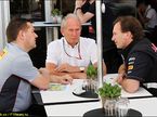 Пол Хембри, директор Pirelli Motorsport (слева), Хельмут Марко (в центре) и Кристиан Хорнер, руководитель Red Bull Racing (справ