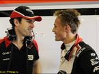 Макс Чилтон (слева) после пятничных тренировок в Абу-Даби, 2012 год