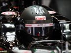 Черный шлем Серхио Переса на тестах в Барселоне