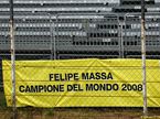 Баннер в поддержку Фелипе Массы в Монце
