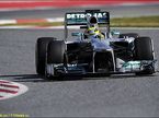 Нико Росберг за рулем Mercedes W04 на трассе в Барселоне