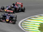 Гонщики Toro Rosso ведут борьбу на трассе Гран При Бразилии