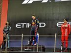 Подиум Гран При Абу-Даби 2021. Льюис Хэмилтон, Макс Ферстаппен и Карлос Сайнс