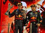 Макс Ферстаппен и Серхио Перес на подиуме в Абу-Даби, фото XPB