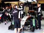 Никита Мазепин в боксах Force India