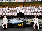 Групповая фотография McLaren в Абу-Даби