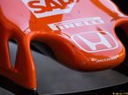 Логотип Honda на носовом обтекателе McLaren