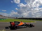 Фернандо Алонсо за рулём McLaren-Honda на трассе Гран При Австралии