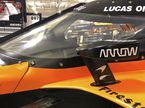 Под логотипом McLaren на креплении зеркала – личный символ Брюса Макларена