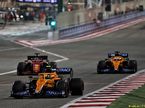 Машины McLaren на трассе Гран При Бахрейна
