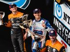 Алекс Палоу (в центре), Пато О'Вард (слева) и Алекс Росси на подиуме в Индианаполисе, фото IndyCar