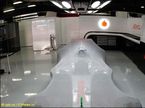 Ночь. Боксы McLaren