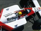 Айртон Сенна за рулем McLaren MP4/4