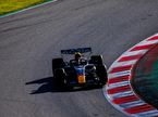 Макс Ферстаппен за рулём RB22 на трассе в Барселоне, фото пресс-службы Red Bull Racing