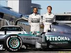 Льюис Хэмилтон и Нико Росберг на презентации Mercedes W04, 2013 год